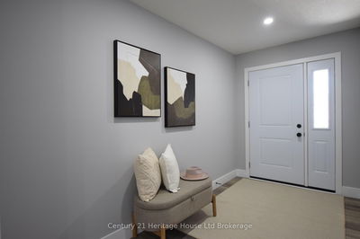 305 SIMCOE St, Woodstock - South image-0-1