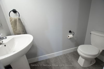 305 SIMCOE St, Woodstock - South image-0-3