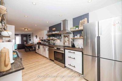 10 1/2 Metcalfe St, Thorold - Thorold Downtown image-0-4