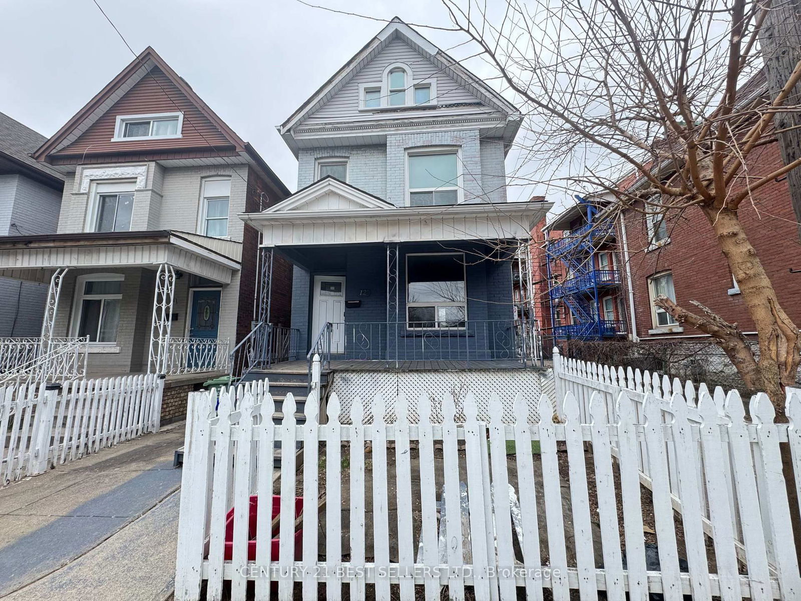 Detached House for lease at 12 Arthur Avenue, Hamilton, Gibson, L8L 6C5 - MLS: X12093685