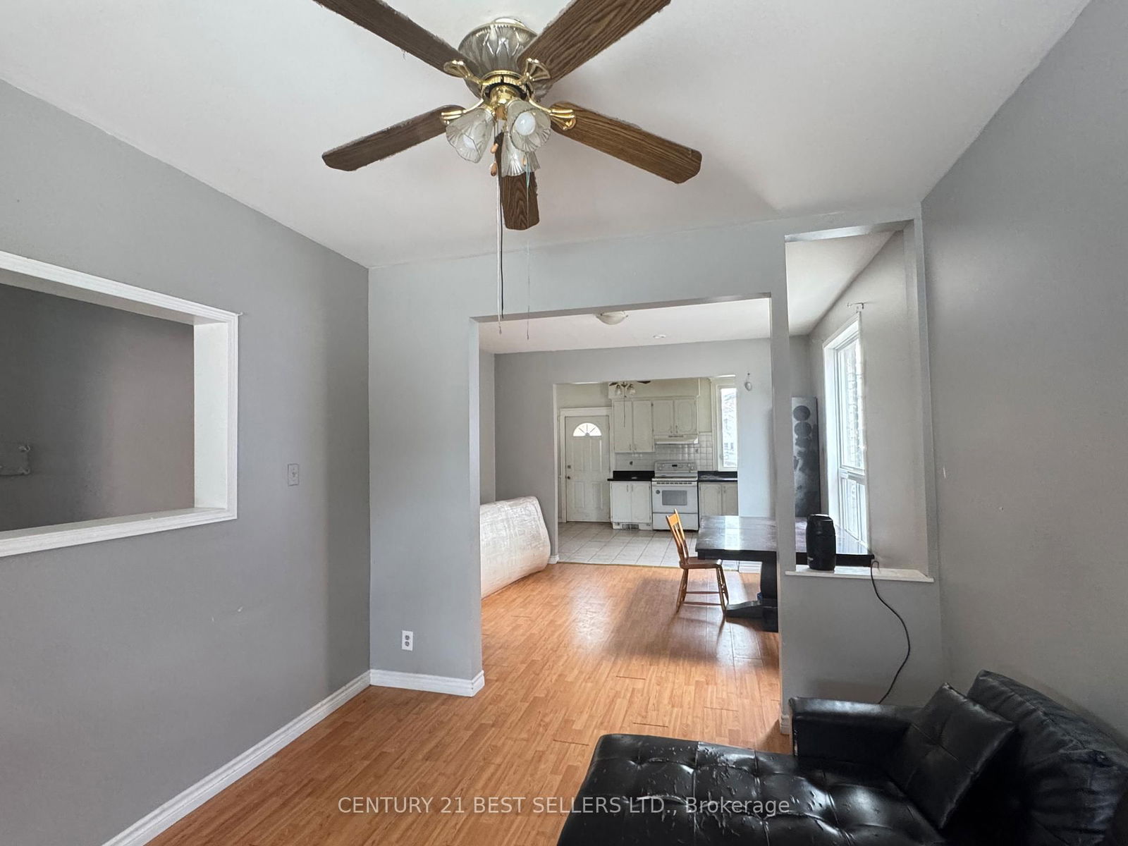 Detached House for lease at 12 Arthur Avenue, Hamilton, Gibson, L8L 6C5 - MLS: X12093685