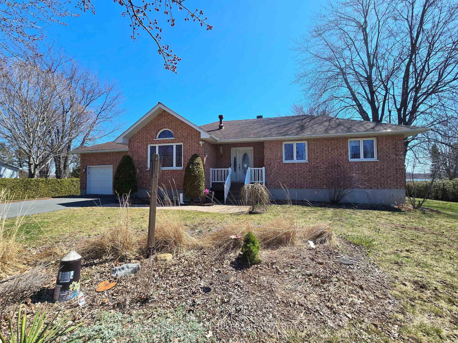 Detached House for sale at 15206 Colonial Drive, South Stormont, South Stormont (Osnabruck) Twp, K0C 1M0 - MLS: X12093945