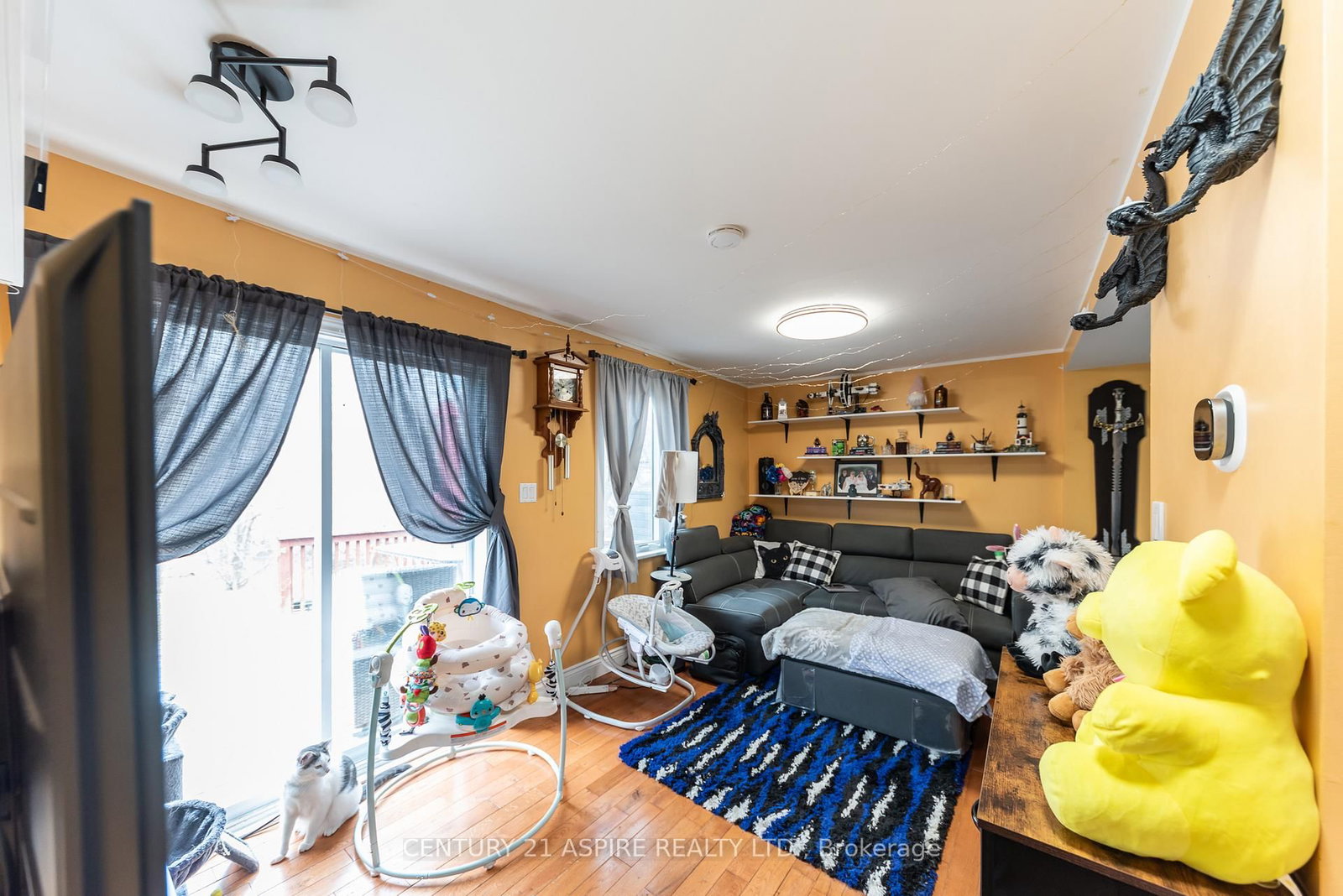 Listing Image 7
