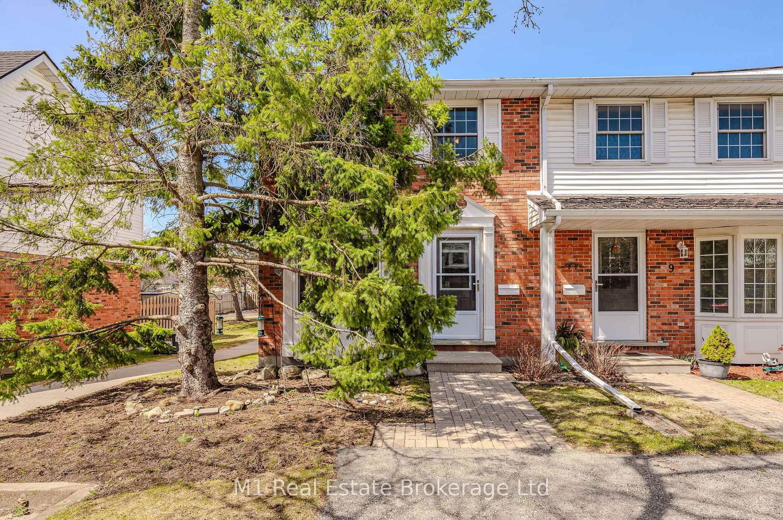 Townhouse for sale at 8-129 VICTORIA Road, Guelph, Grange Road, N1E 6V3 - MLS: X12094744