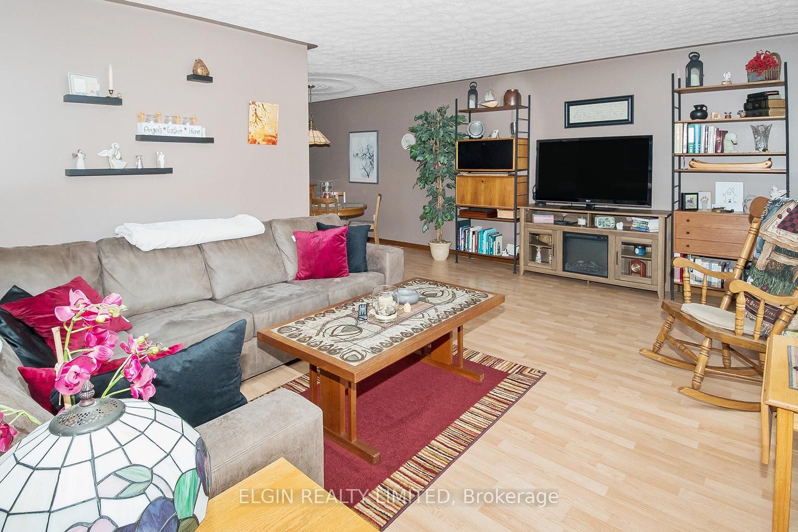 Listing Image 5