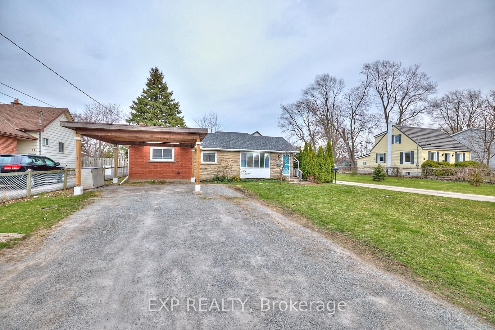 Detached House for sale at 42 Louth Street, St. Catharines, Western Hill, L2S 2T4 - MLS: X12095252
