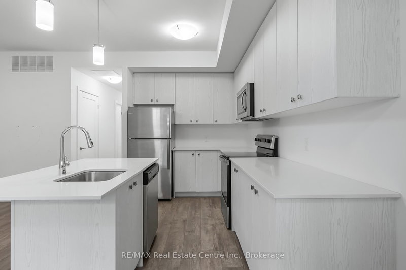 E8 - 20 Palace St, Kitchener, N2E 0J3 | Image 2