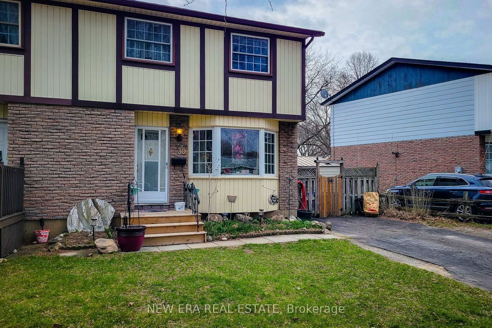 Semi-Detached House for sale at 30 Lafayette Drive, St. Catharines, Lakeport, L2N 6C2 - MLS: X12095345