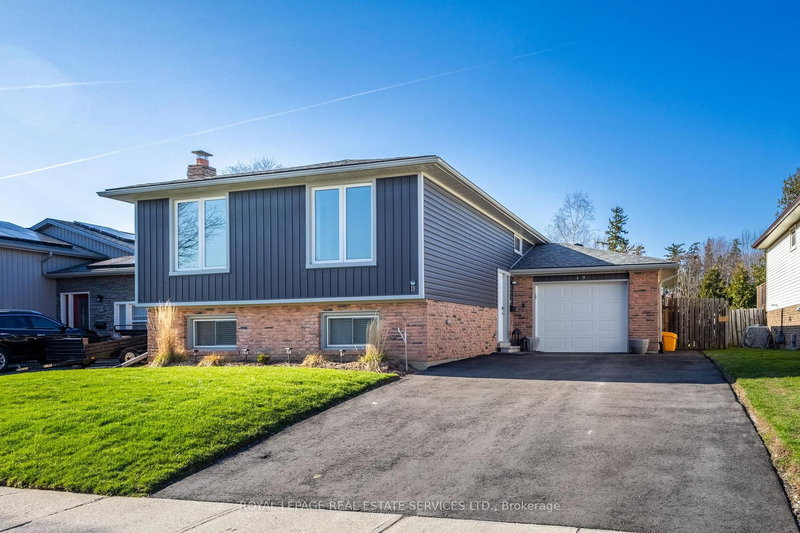 19 Southglen Rd, Brant, N3R 6Z8 | Image 2