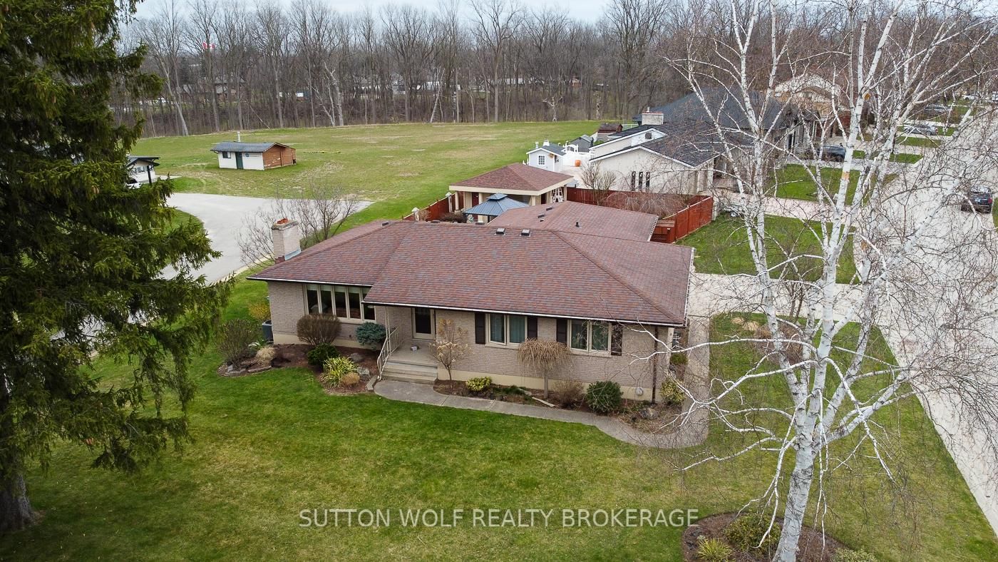 Detached House for sale at 115 Hull Road, Strathroy-Caradoc, NE, N7G 2B7 - MLS: X12095784
