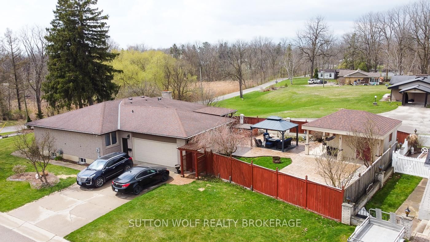 Detached House for sale at 115 Hull Road, Strathroy-Caradoc, NE, N7G 2B7 - MLS: X12095784