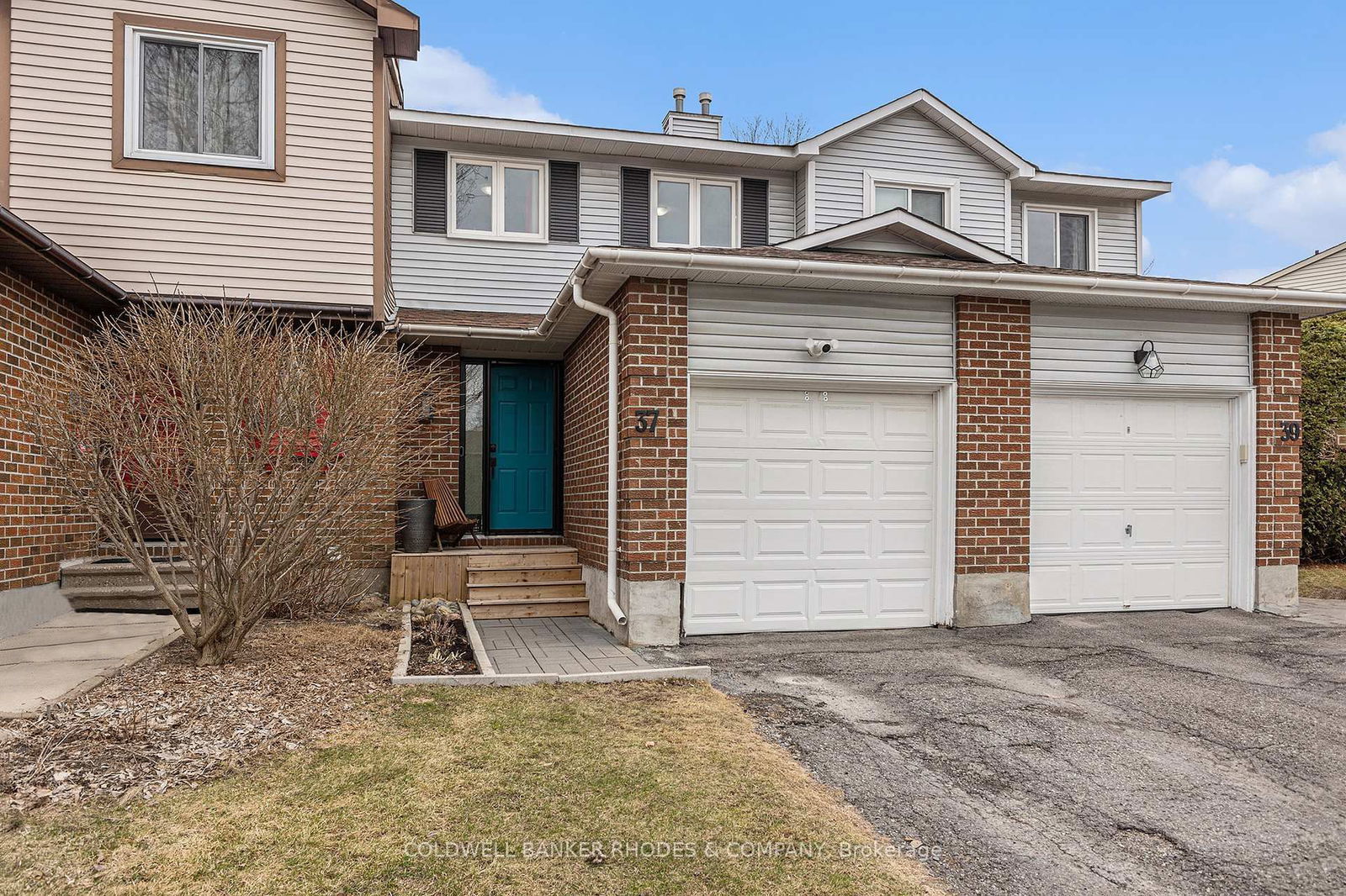 Townhouse sold at 37 McCurdy Drive, Kanata, Katimavik, K2L 2W7 - MLS: X12095791