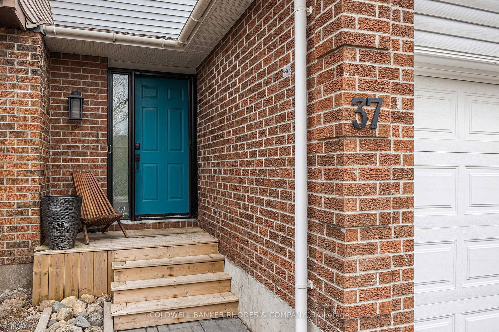 Townhouse sold at 37 McCurdy Drive, Kanata, Katimavik, K2L 2W7 - MLS: X12095791