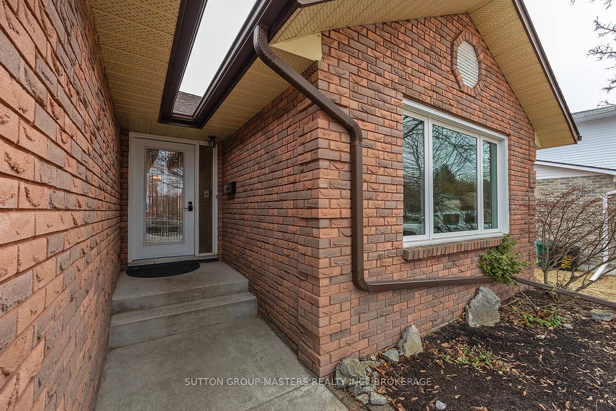Detached House sold at 984 Ambleside Crescent, Kingston, North of Taylor-Kidd Blvd, K7P 2B7 - MLS: X12095987