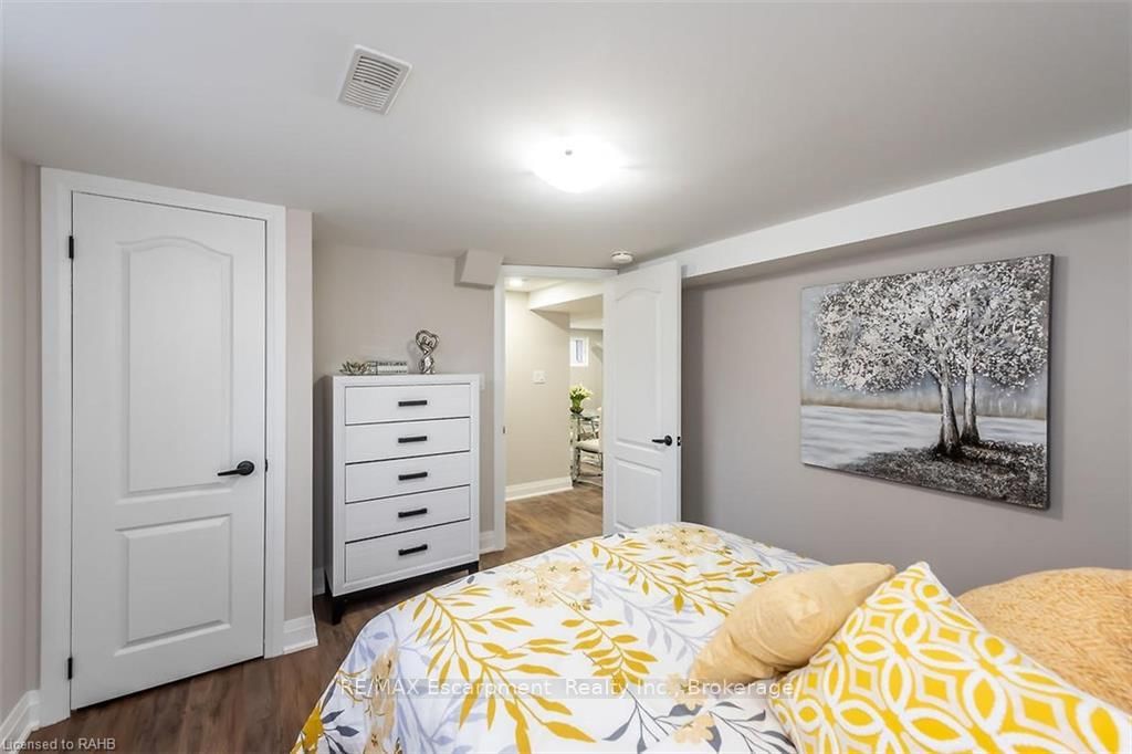 Detached House for lease at Lower Unit-153 East 33rd Street, Hamilton, Raleigh, L8V 3T5 - MLS: X12096024