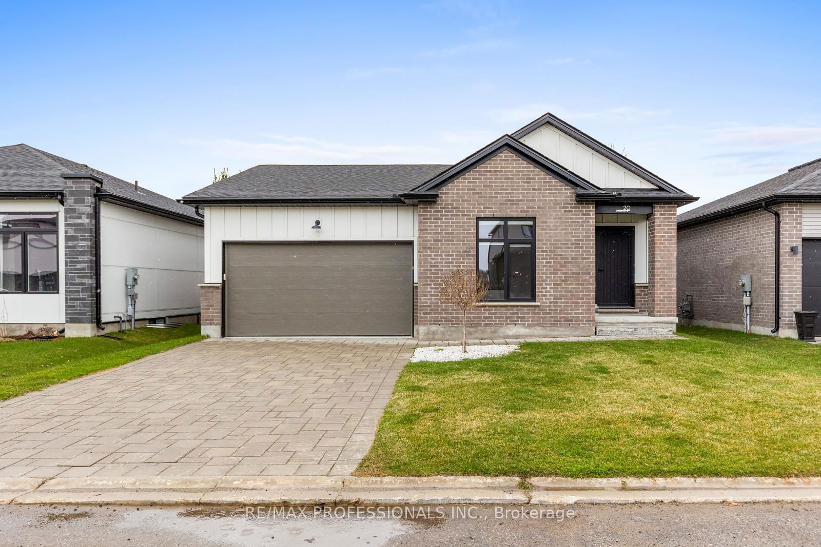 Detached House for sale at 20 Alexander Circle, Strathroy-Caradoc, SE, N7G 0B4 - MLS: X12096306