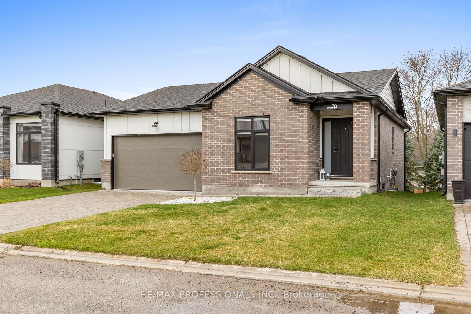 Detached House for sale at 20 Alexander Circle, Strathroy-Caradoc, SE, N7G 0B4 - MLS: X12096306