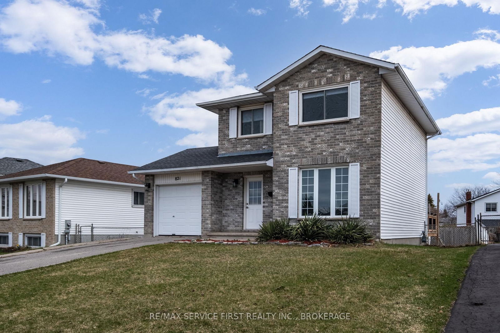 Detached House for sale at 821 Brothlin Crescent, Kingston, East Gardiners Rd, K7M 7Y1 - MLS: X12096345