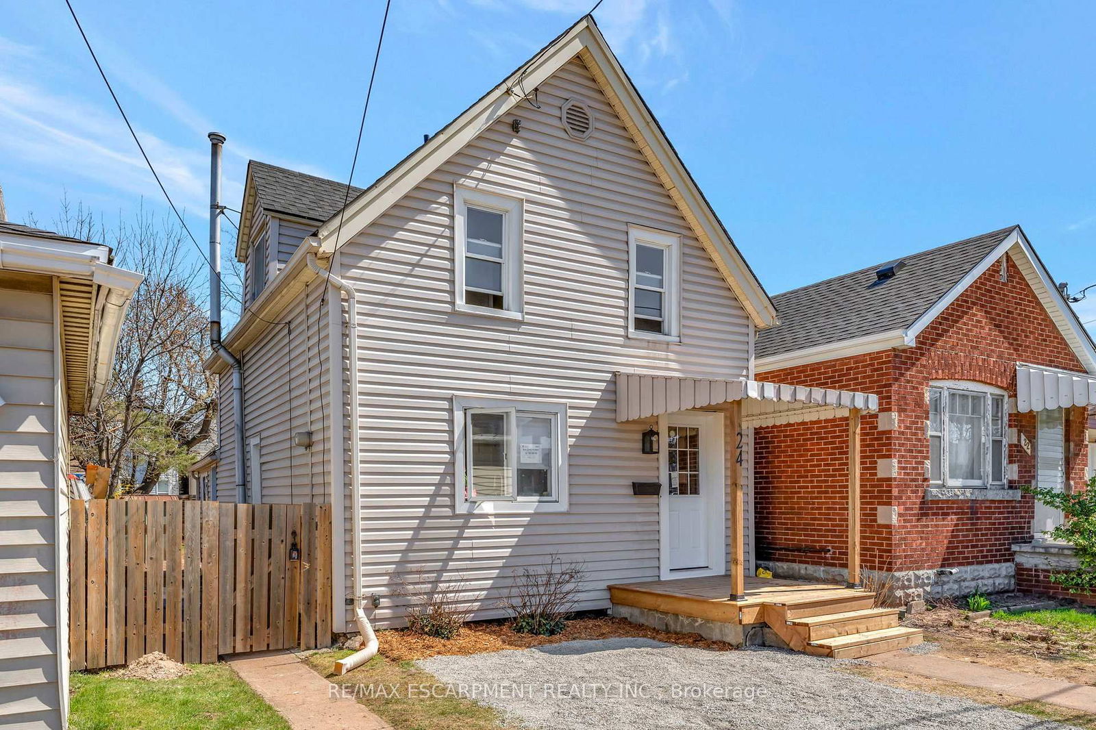 Detached House for sale at 24 Carlisle Street, Hamilton, Crown Point, L8H 4C3 - MLS: X12096399