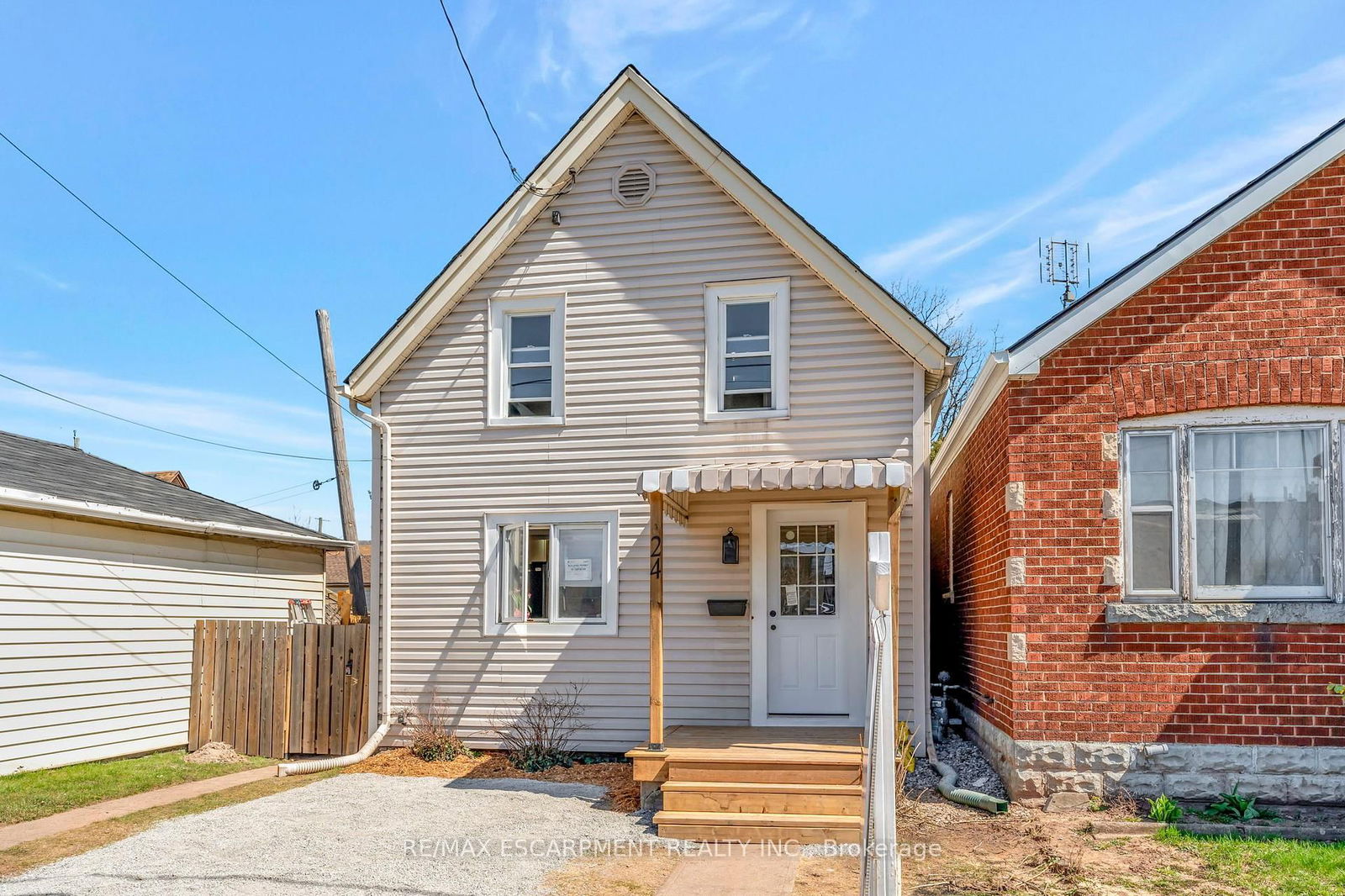 Detached House for sale at 24 Carlisle Street, Hamilton, Crown Point, L8H 4C3 - MLS: X12096399