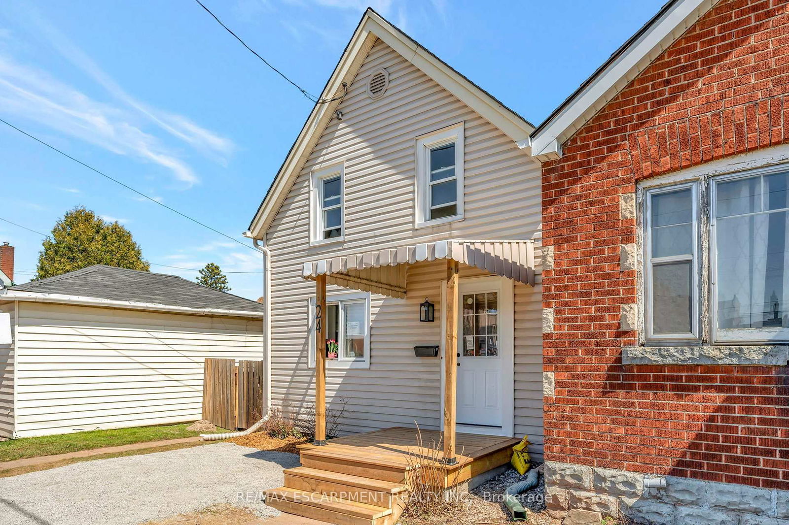 Detached House for sale at 24 Carlisle Street, Hamilton, Crown Point, L8H 4C3 - MLS: X12096399