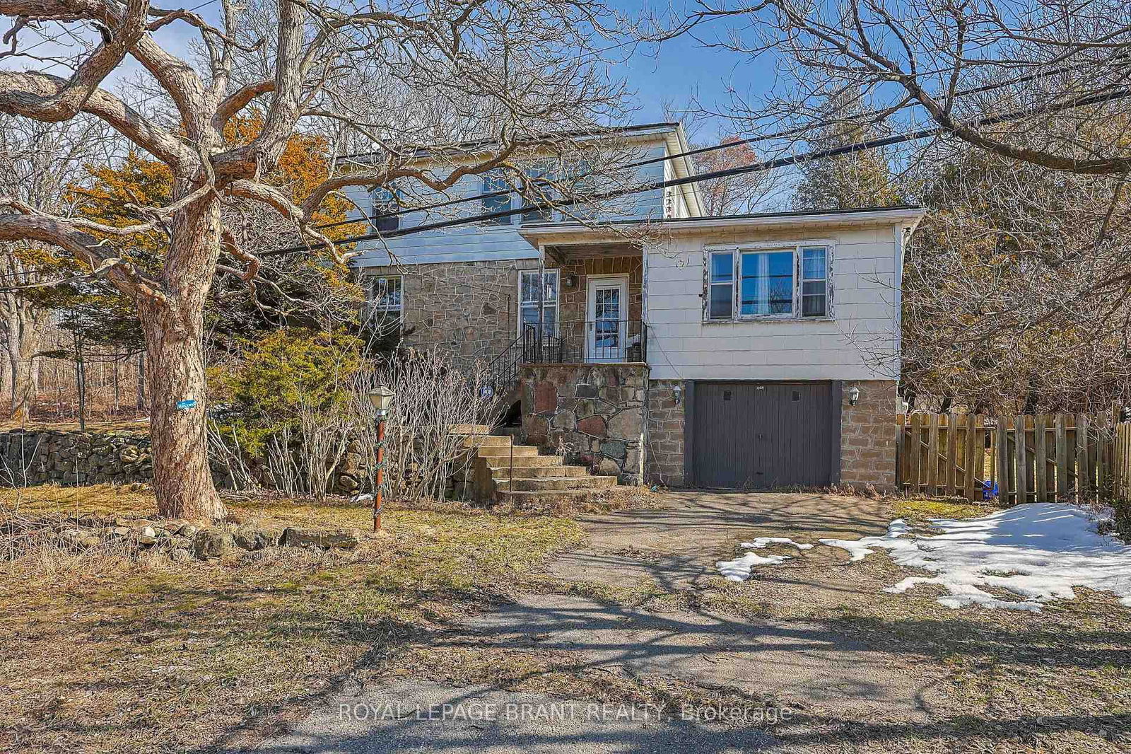 Detached House sold at 1425 Brantford Highway, North Dumfries, N1R 5S6 - MLS: X12096503