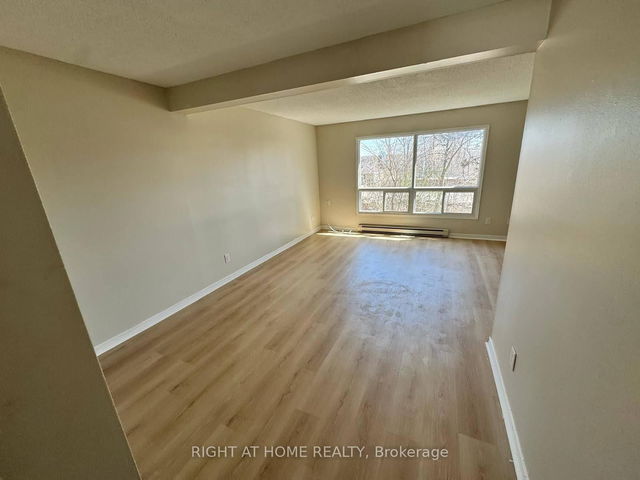 32 - 355 SANDRINGHAM Crescent