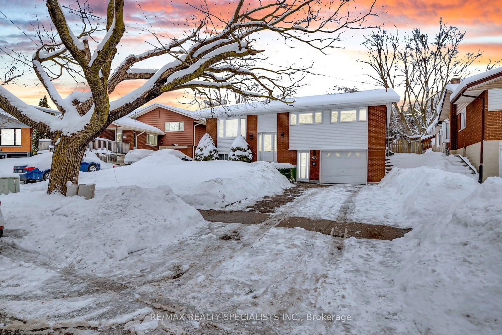 Detached House sold at 98 Ruskview Road, Kitchener, N2M 4S3 - MLS: X12096582