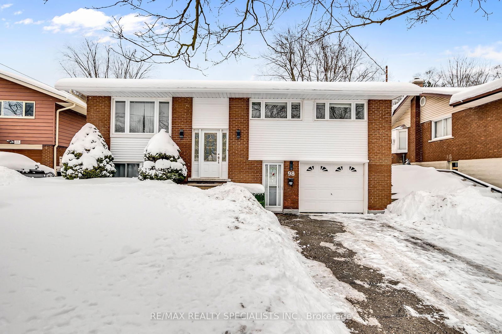 Detached House sold at 98 Ruskview Road, Kitchener, N2M 4S3 - MLS: X12096582