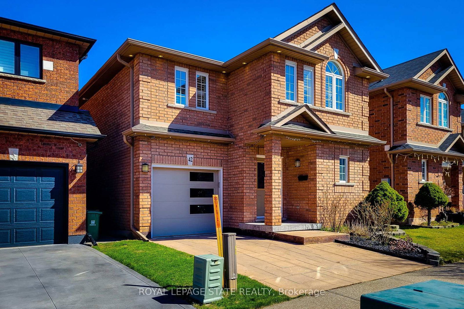 Detached House for sale at 42 Peachwood Crescent, Hamilton, Stoney Creek, L8E 5Z8 - MLS: X12096676
