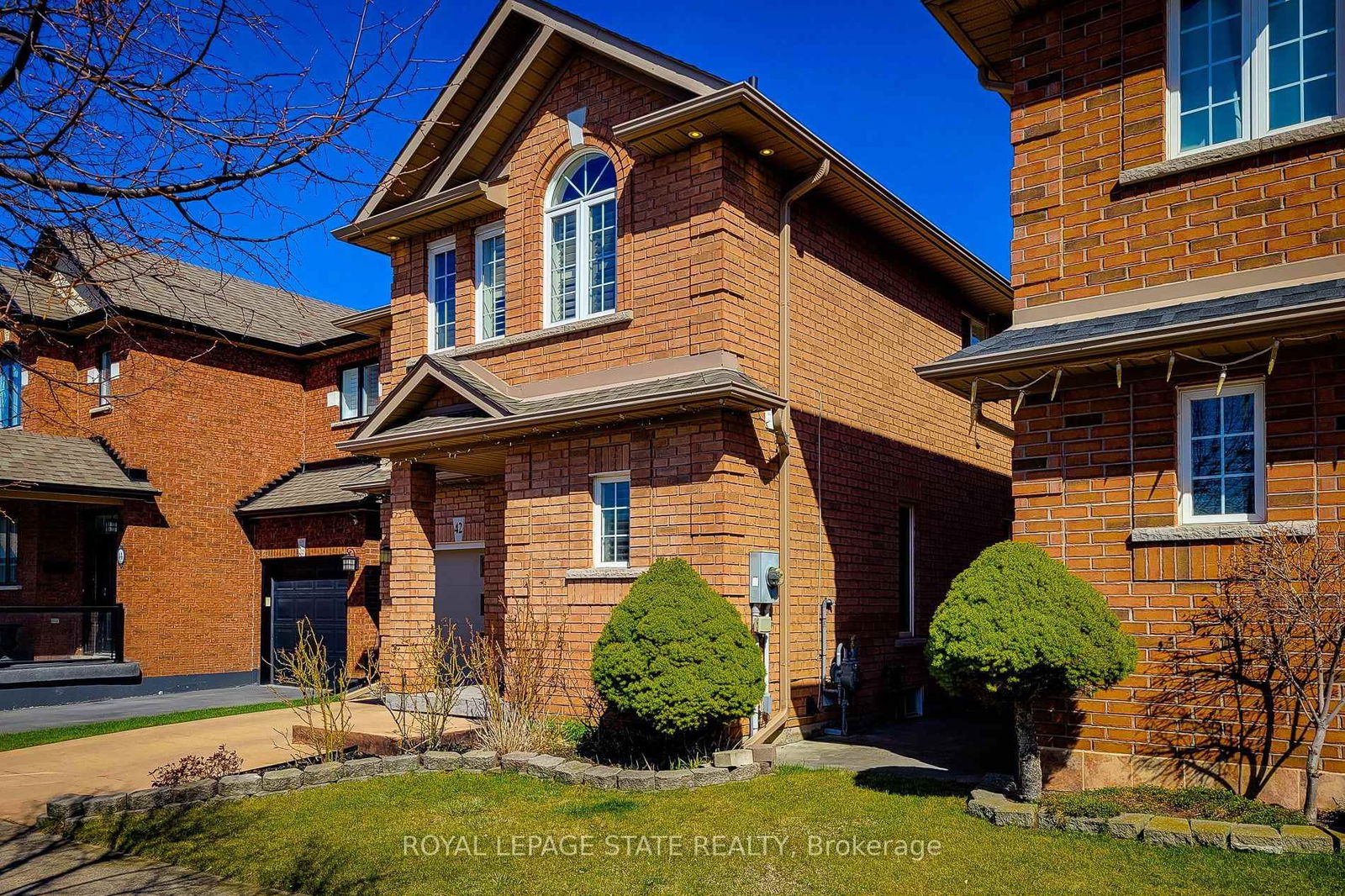 Detached House for sale at 42 Peachwood Crescent, Hamilton, Stoney Creek, L8E 5Z8 - MLS: X12096676
