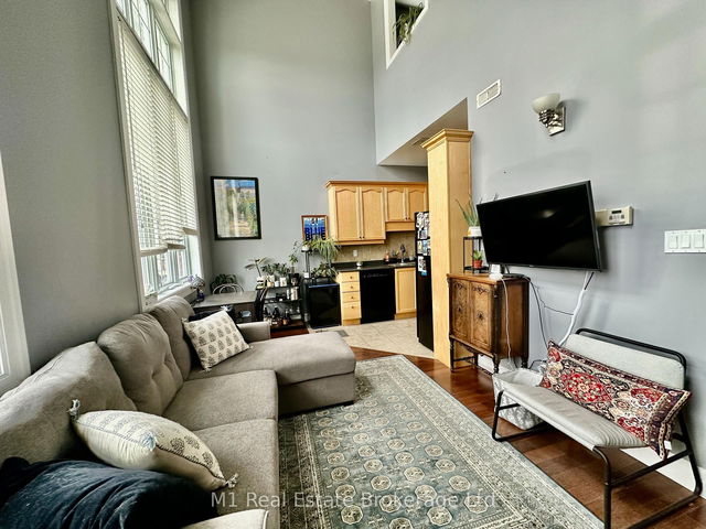 309 - 555 King Street