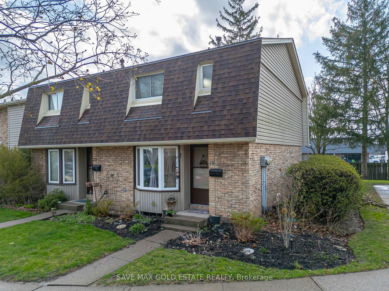 Townhouse for sale at 19-18 BARRY Street, St. Catharines, Haig, L2R 7J6 - MLS: X12097146