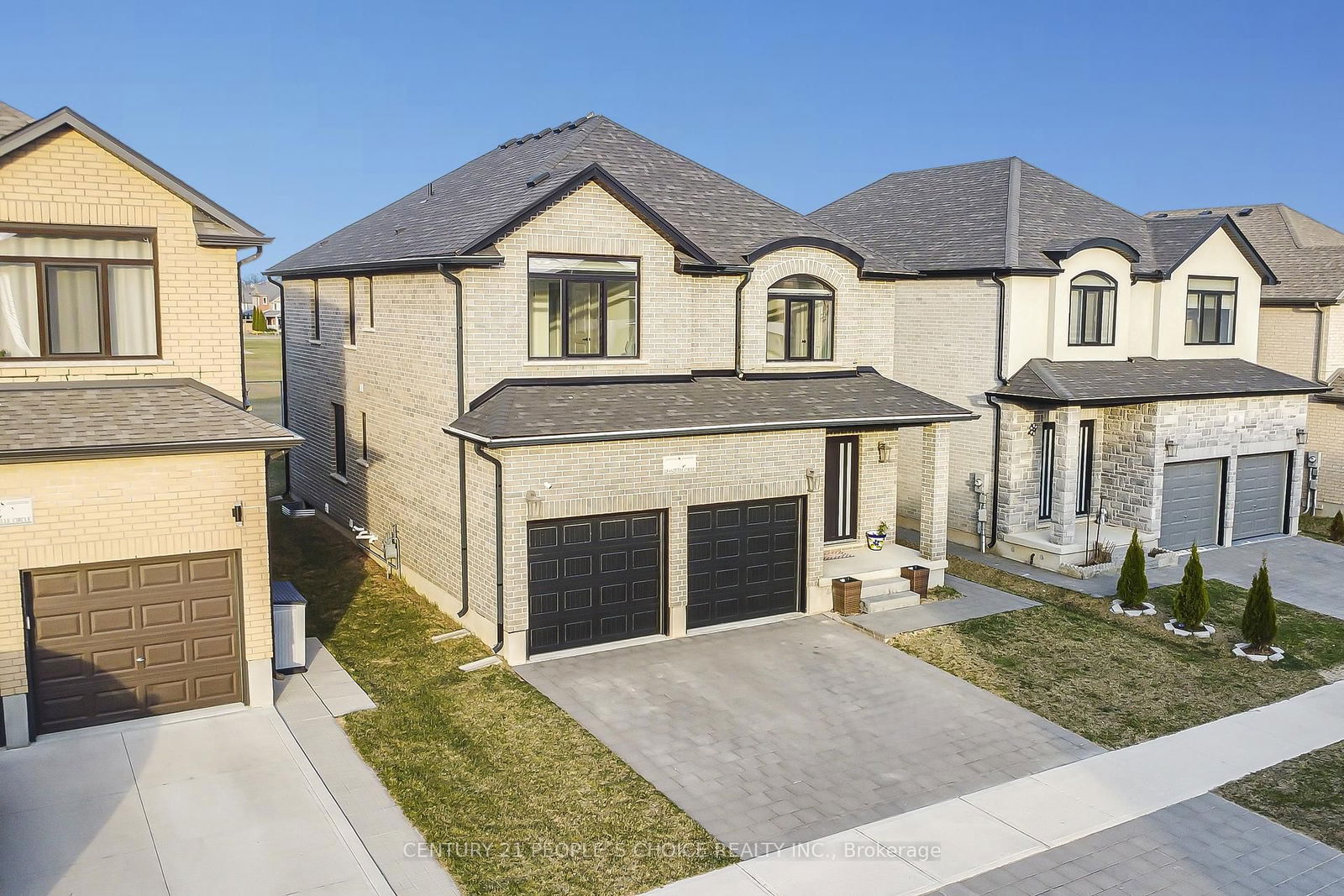 Detached House for sale at 24 Grandville Circle, Brant, Paris, N3L 0E9 - MLS: X12097244