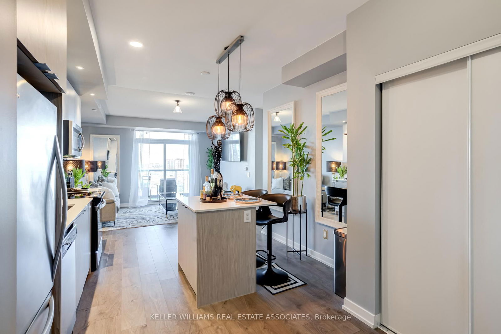 Condo for sale at 1307-55 Duke Street, Kitchener, N2H 0C9 - MLS: X12097426