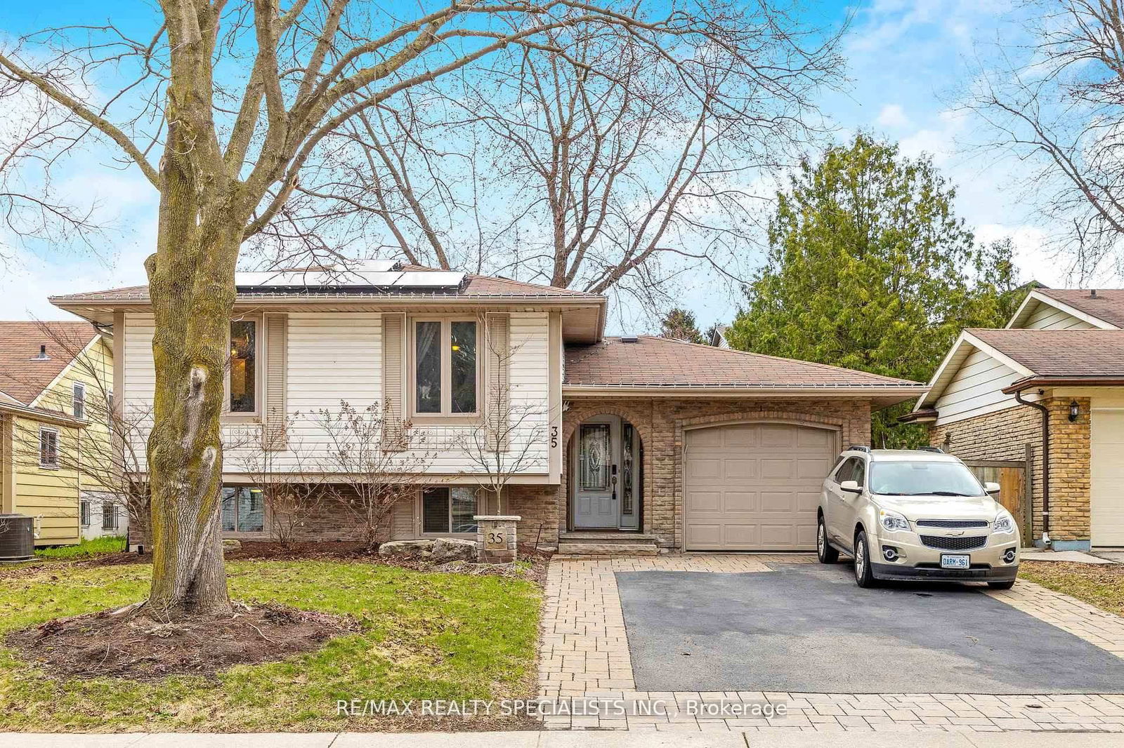 Detached House for sale at 35 Forestgate Drive, Hamilton, Fessenden, L9C 6A4 - MLS: X12097483