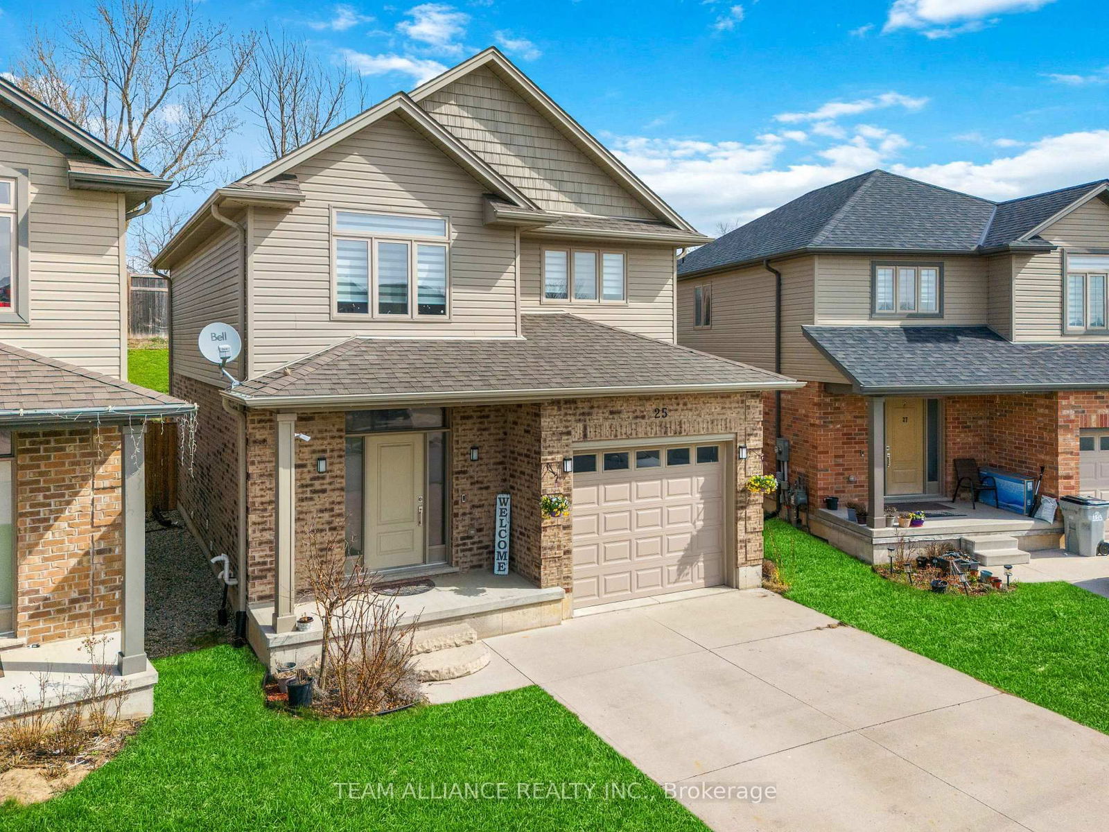 Detached House for sale at 25 Queensway Drive, Strathroy-Caradoc, SE, N7G 4M2 - MLS: X12097540