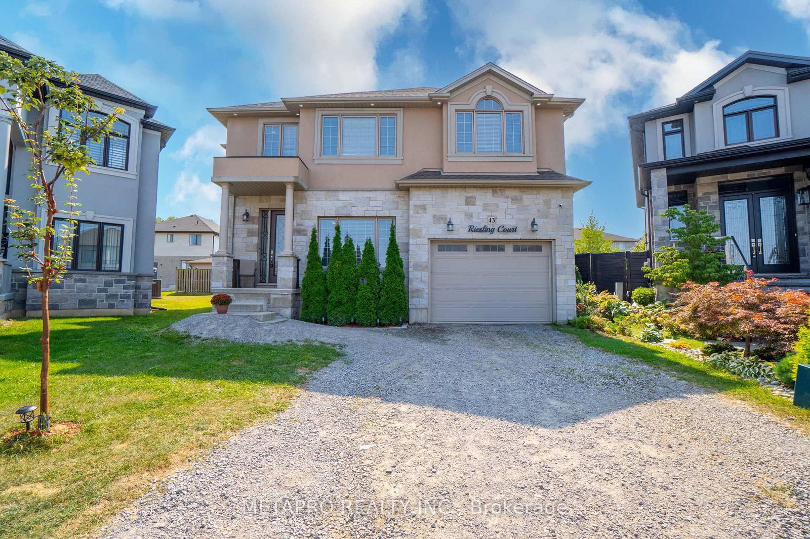 Detached House for sale at 43 Riesling Court, Hamilton, Gershome, L8G 0B4 - MLS: X12097668