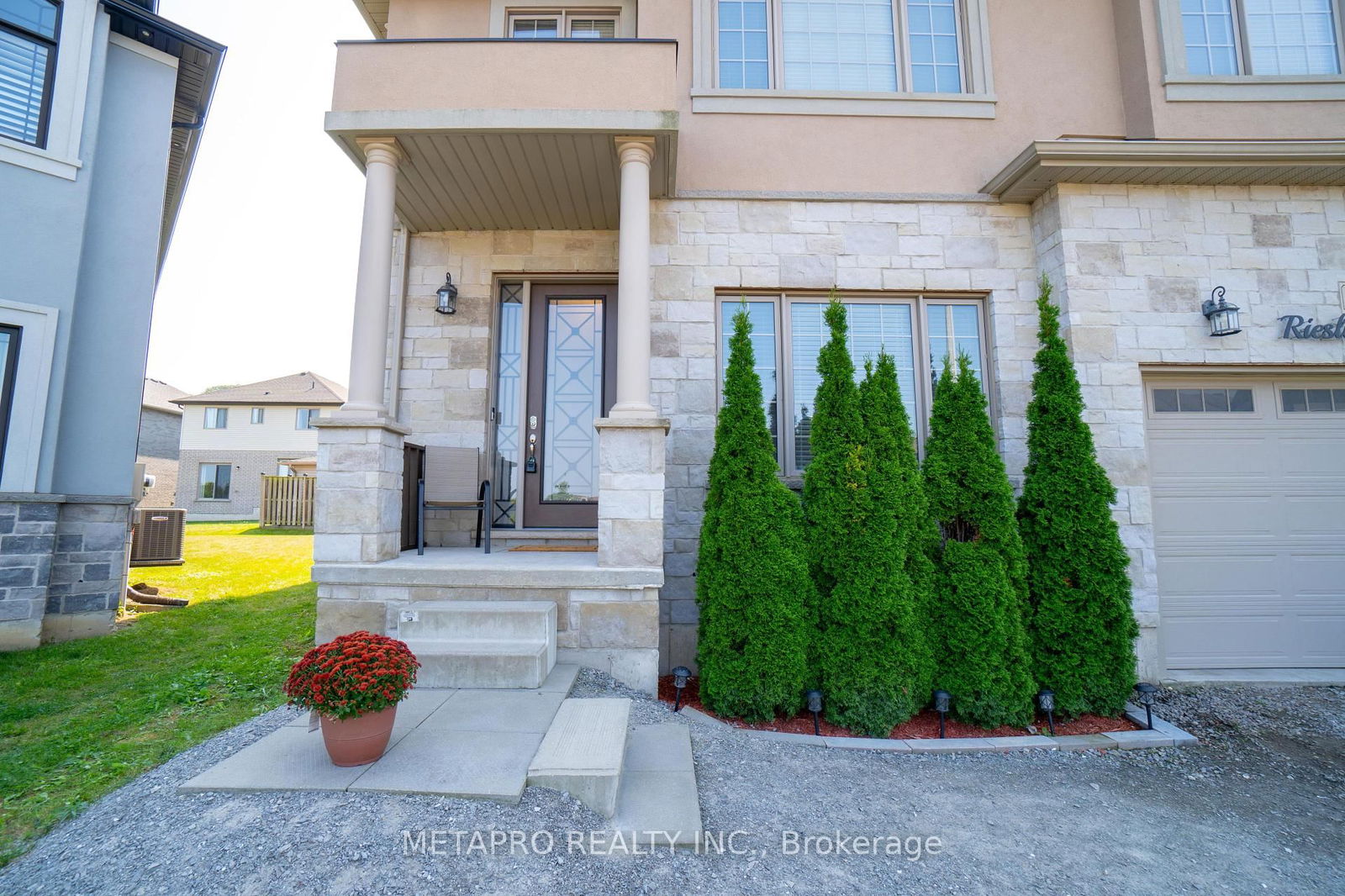 Detached House for sale at 43 Riesling Court, Hamilton, Gershome, L8G 0B4 - MLS: X12097668