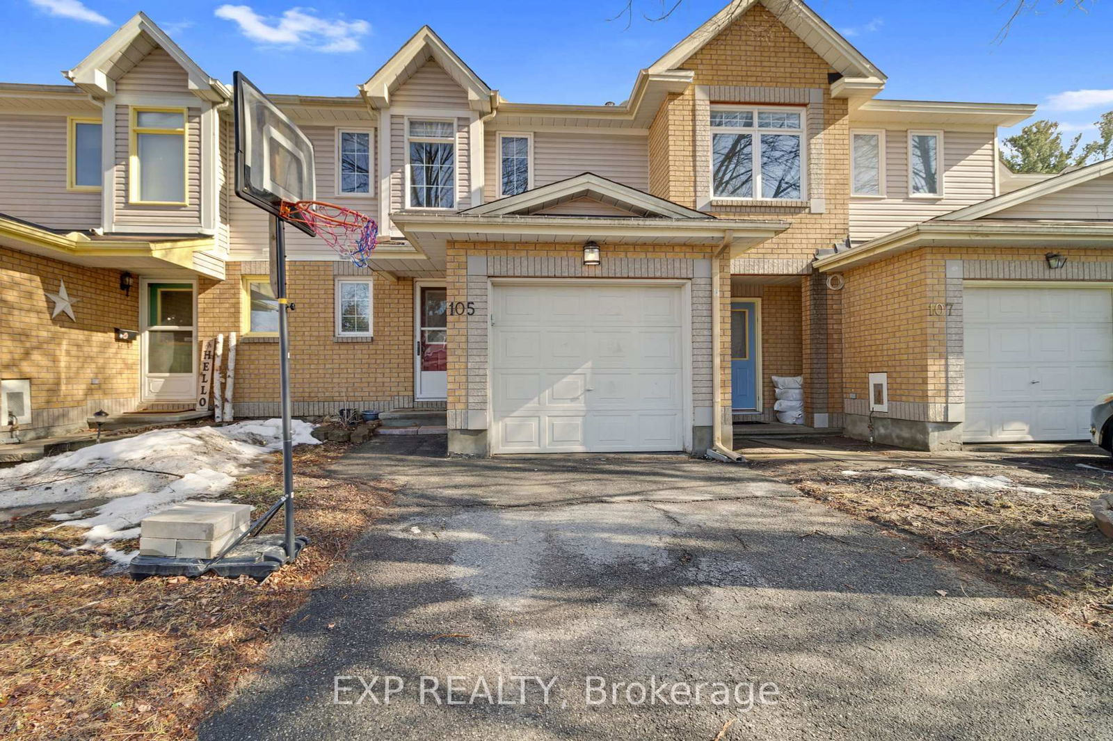 Townhouse for sale at 105 Banchory Crescent, Ottawa, Kanata - Morgan's Grant/South March, K2K 2V2 - MLS: X12097702