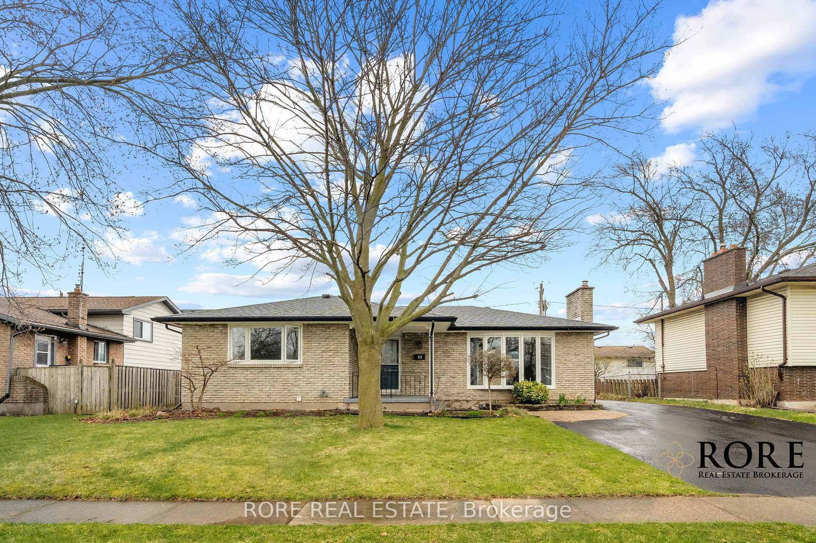 Detached House for sale at 22 Colonial Street, Welland, N. Welland, L3C 5W5 - MLS: X12097742