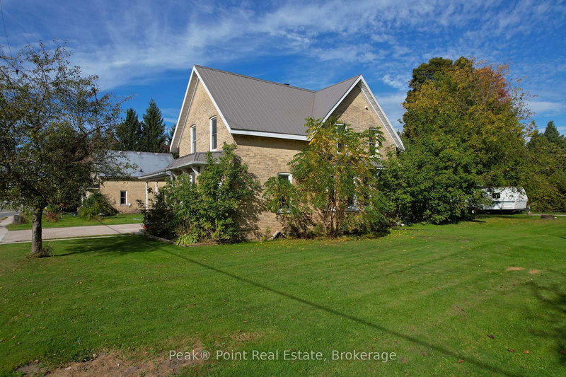 24 QUEEN St E, South Bruce Peninsula, N0H 1P0 | Image 2