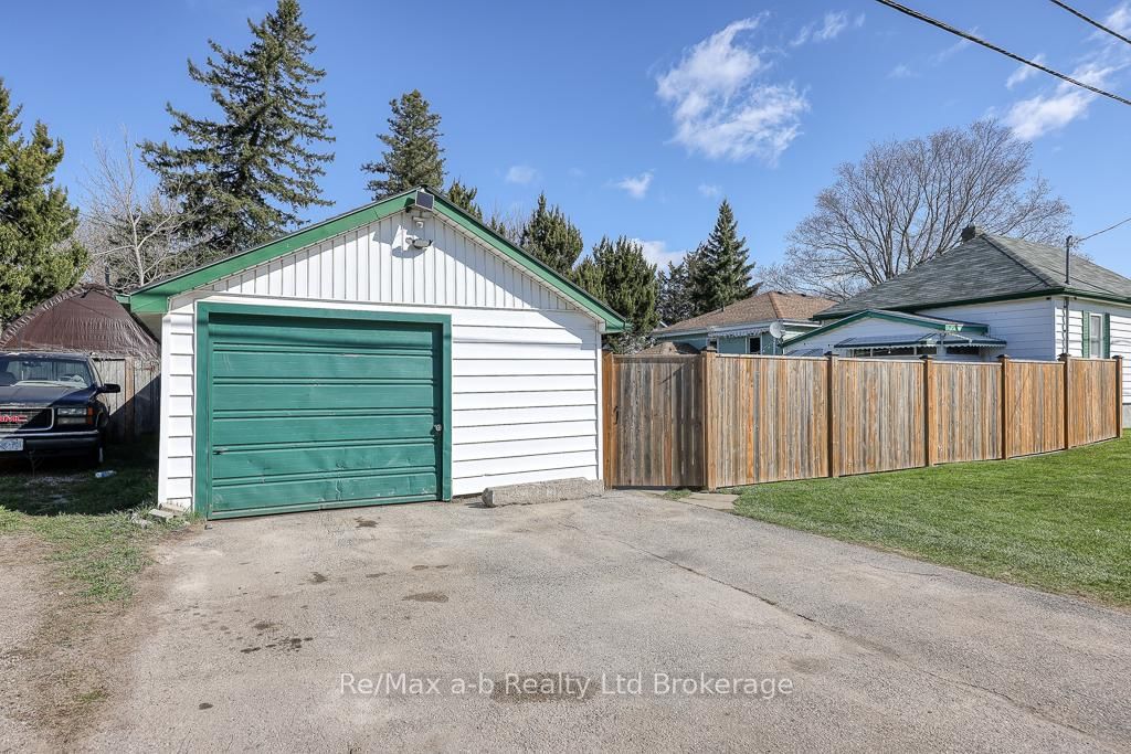 Listing Image 4