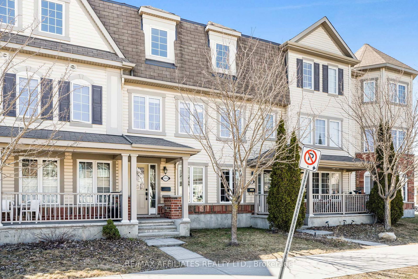 Townhouse sold at 2205 River Mist Road, Ottawa, Barrhaven - Half Moon Bay, K2J 0R8 - MLS: X12098381