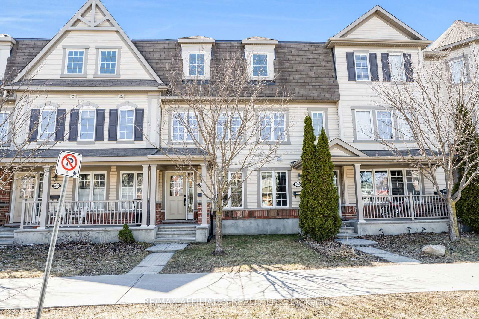 Townhouse sold at 2205 River Mist Road, Ottawa, Barrhaven - Half Moon Bay, K2J 0R8 - MLS: X12098381