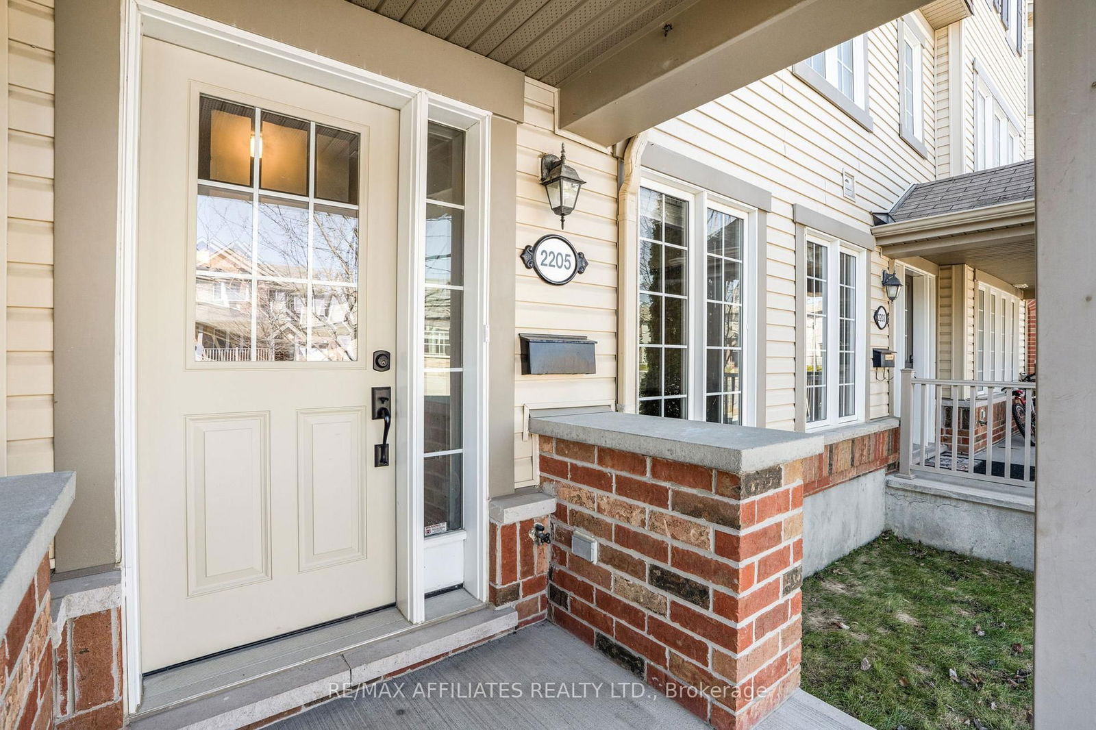 Townhouse sold at 2205 River Mist Road, Ottawa, Barrhaven - Half Moon Bay, K2J 0R8 - MLS: X12098381