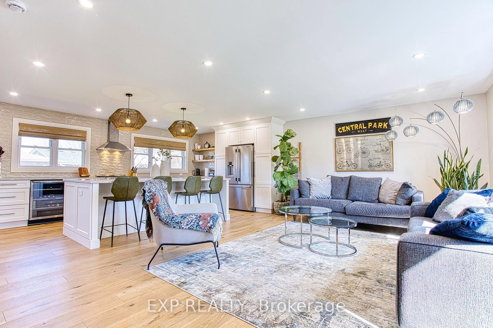 Listing Image 12
