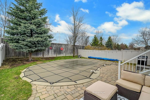 937 Rossburn Crescent