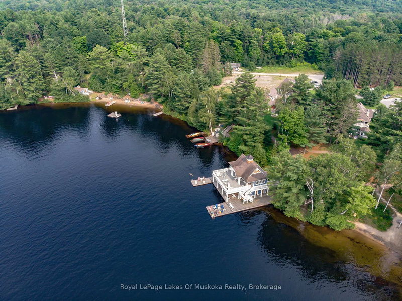 Unit Villa 1, week 3 — 1020 Birch Glen Rd, Lake of Bays - Mclean image-0-0