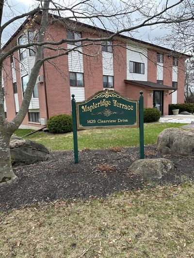 Unit 304 — 1429 Clearview Dr, Peterborough West - 2 Central image-0-3